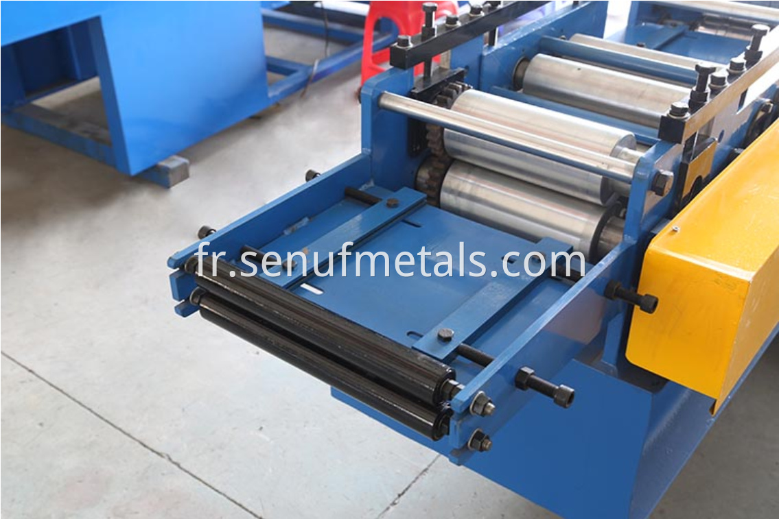 Door frame roll forming machine guide